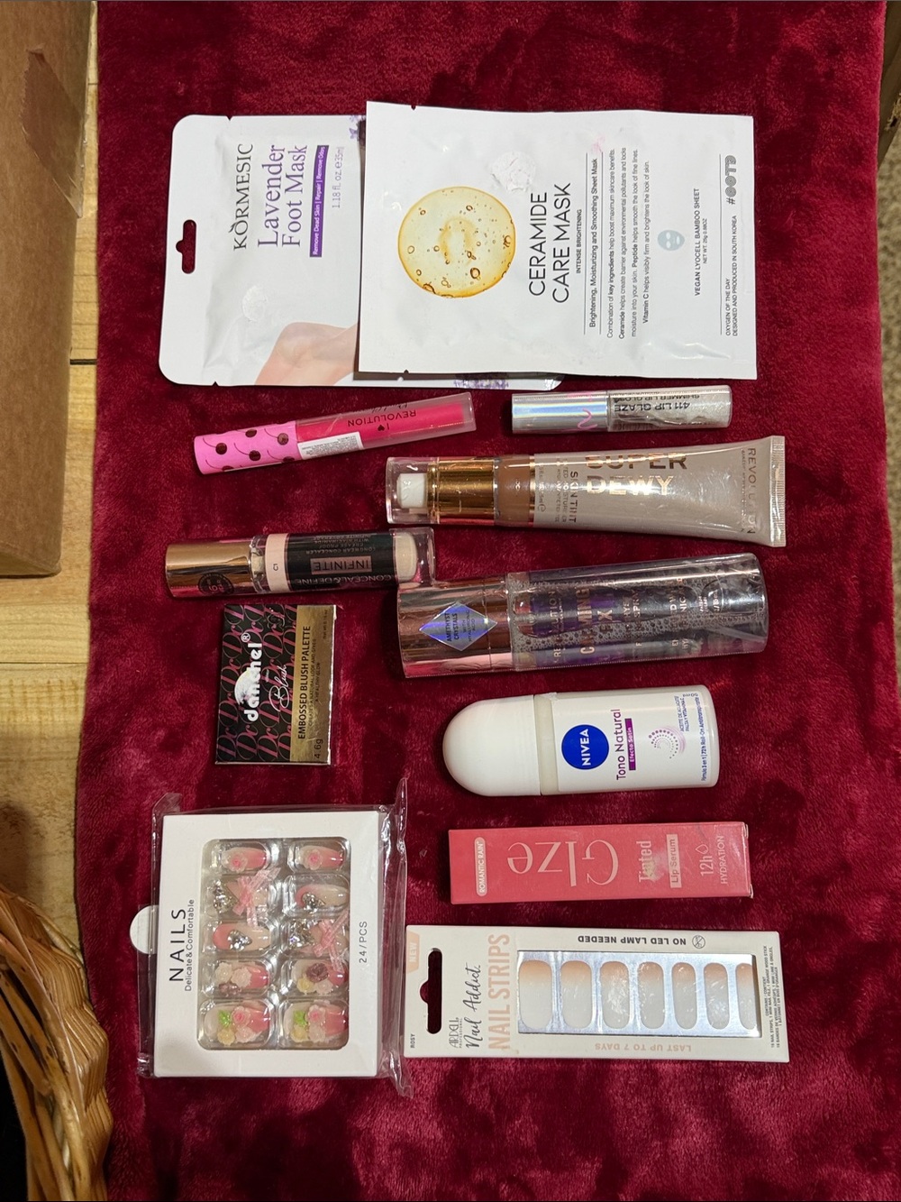Source  Unknown Pink Floral Press-On Nail Set with Glossy Pink Accents Bundle#4